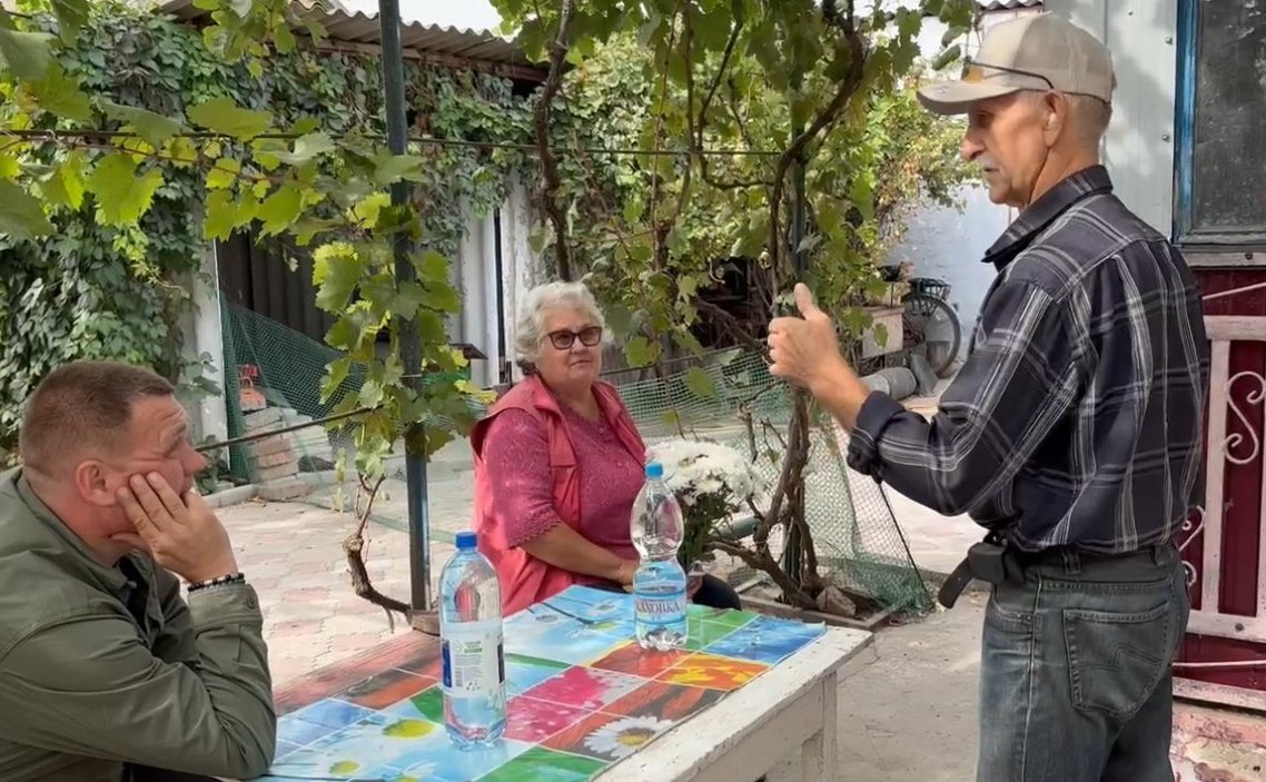 Игорь Кастюкевич посетил и поздравил с днем пожилого человека семейную пару в Каланчаке