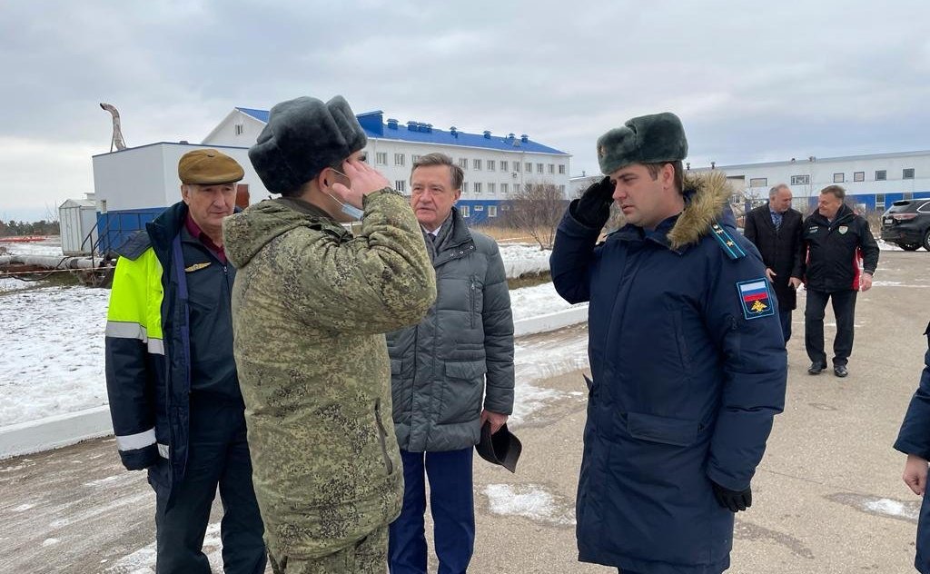 Сергей Рябухин в ходе рабочей поездки в регион посетил Военно-транспортный авиационный полк