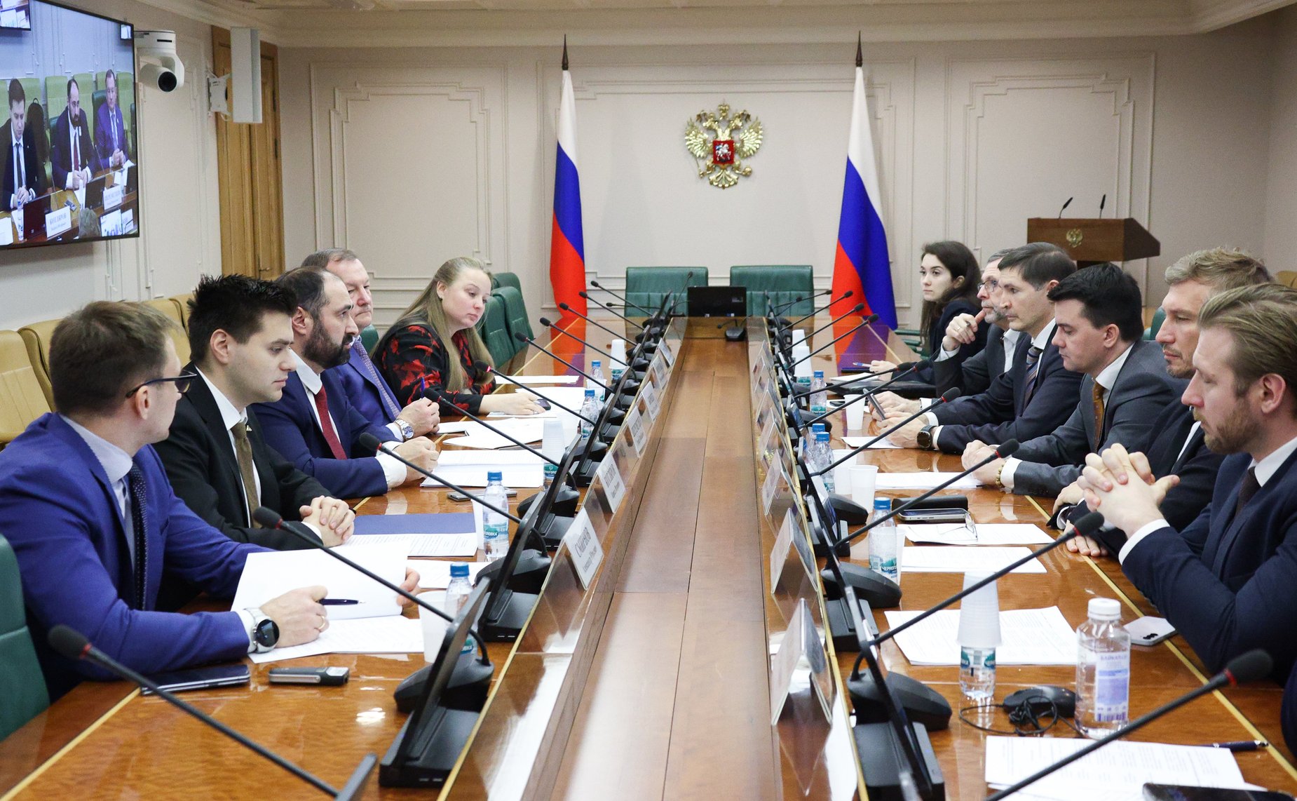 Круглый стол на тему «Обеспечение технологического лидерства в нефтегазовом секторе: цифровая трансформация, обеспечение кадрами, локализация оборудования»