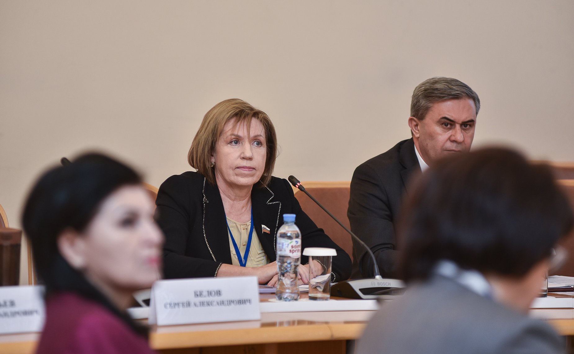 Людмила Скаковская и декан юридического факультета, директор НИИ Проблем государственного языка Санкт-Петербургского государственного университета Сергей Белов провели круглый стол на тему «Русский язык – язык правотворчества в СНГ»