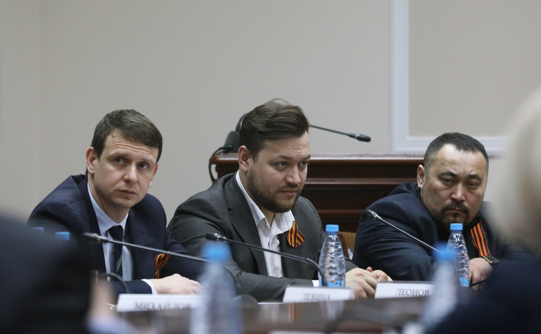 Денис Гусев в ходе работы в регионе провел «круглый стол» в рамках которого был представлен инновационный российский проект по производству арктического дизельного топлива с температурой применения до минус 65°С