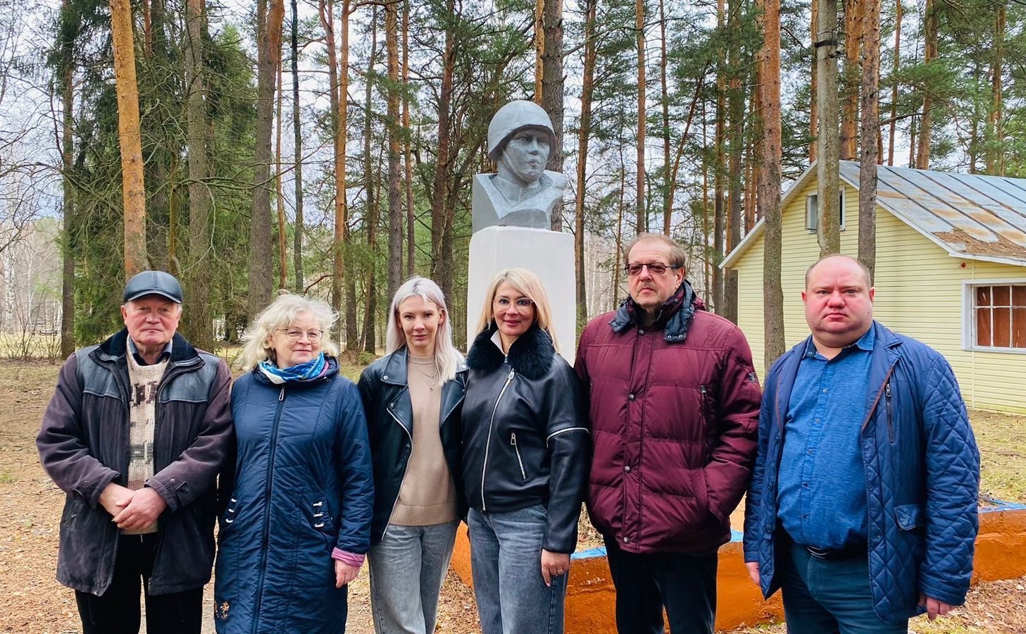 Наталия Косихина и Александр Русаков в ходе поездки в регион проверили ход строительства быстровозводимых корпусов и благоустройства территории в детском оздоровительно-образовательном центре имени А. Матросова