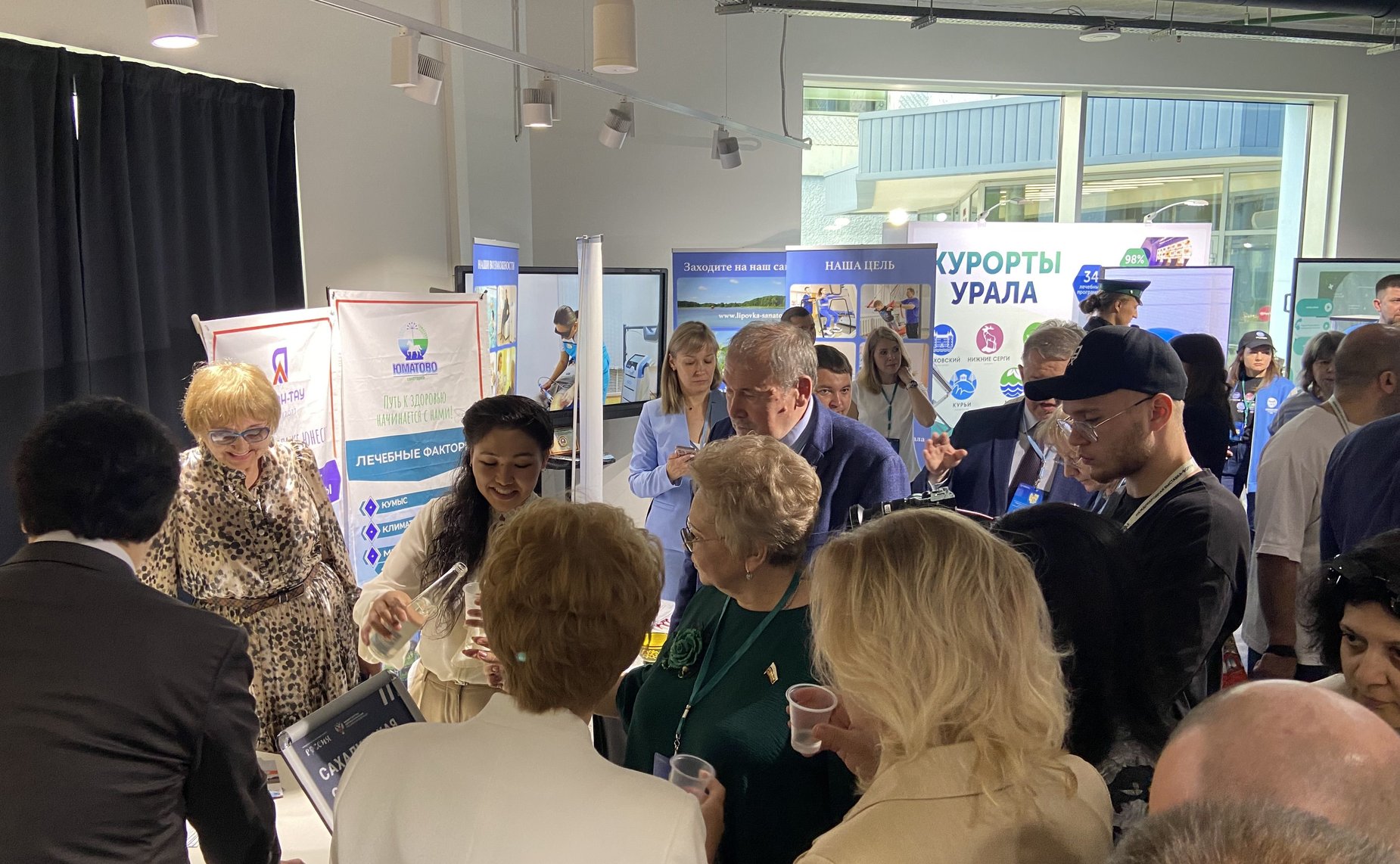 Сенаторы приняли участие в работе X Международного конгресса «Санаторно-курортное лечение» на выставке «Россия» на ВДНХ