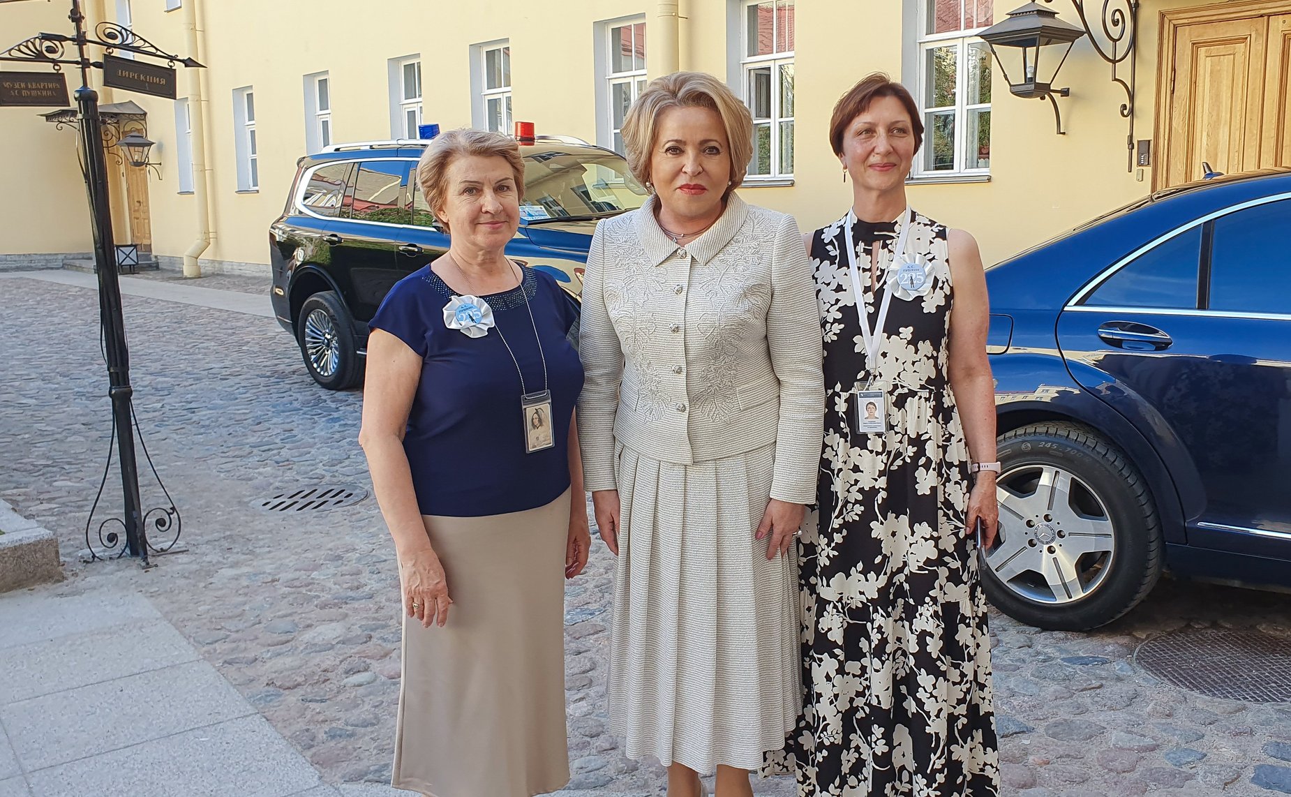 Валентина Матвиенко возложила цветы к памятнику А.С. Пушкину во дворе Мемориального музея-квартиры поэта на набережной реки Мойки