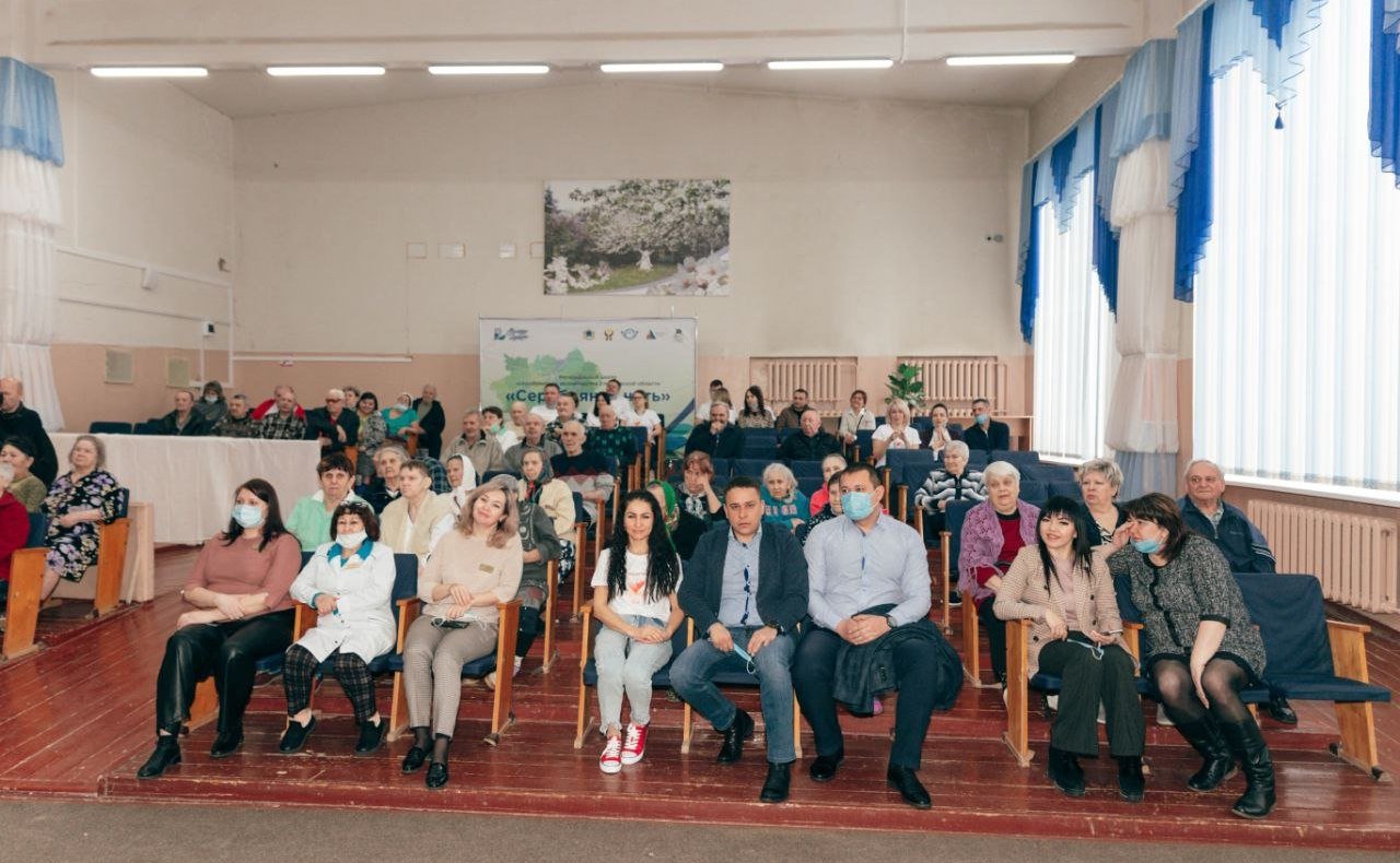 Айрат Гибатдинов вместе с волонтерами провел праздник для областного государственного автономного учреждения социального обслуживания «Геронтологический центр «ЗАБОТА» в Ульяновске