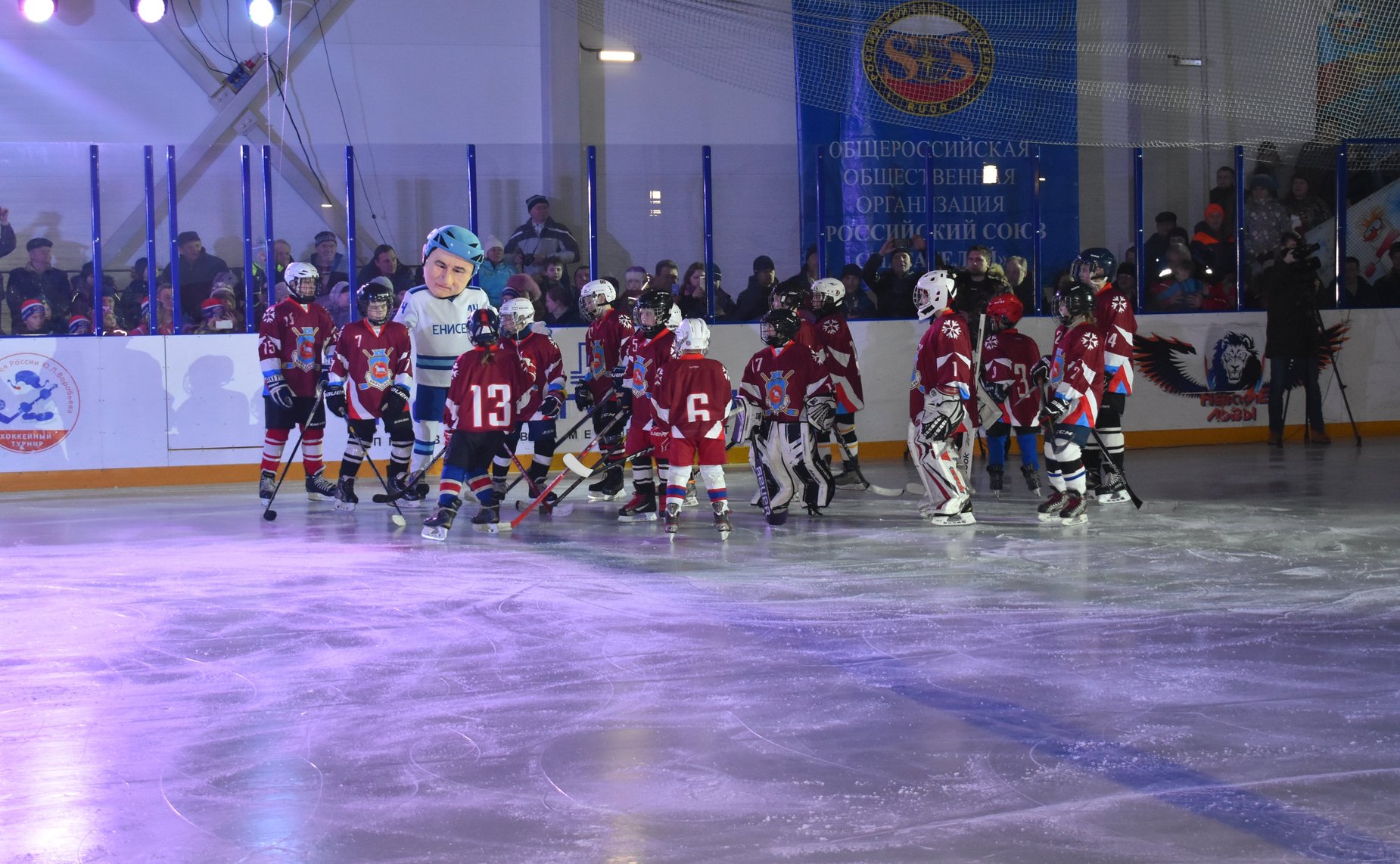 Вице-спикер принял участие в обсуждении путей развития Образовательного центра – кадетской школы «Корабелы Прионежья», а также дал старт гонке «Лыжня России»