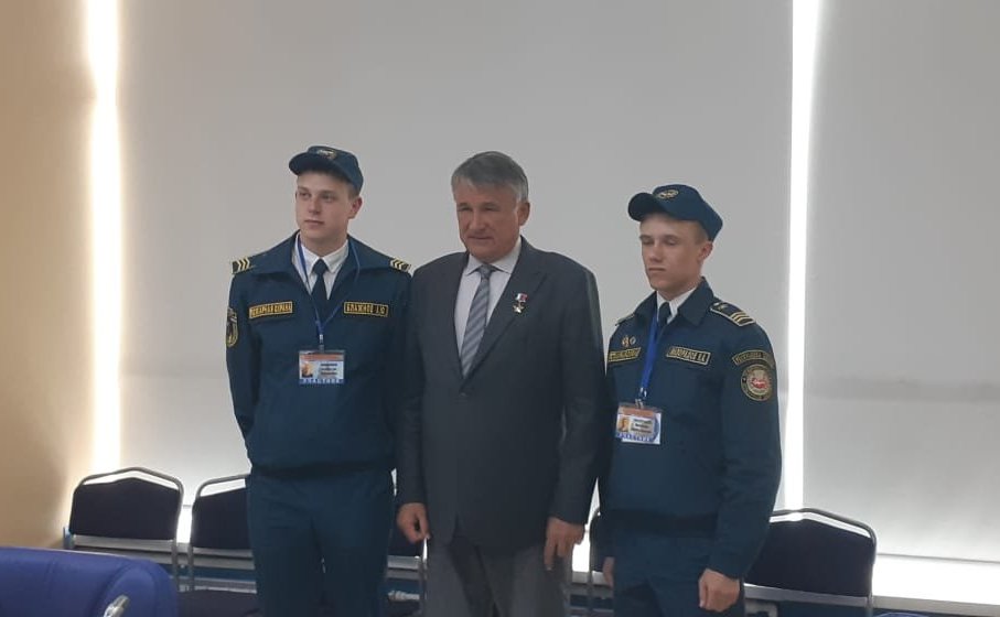 Ю. Воробьев вручил награды победителям Всероссийской олимпиады профессионального мастерства