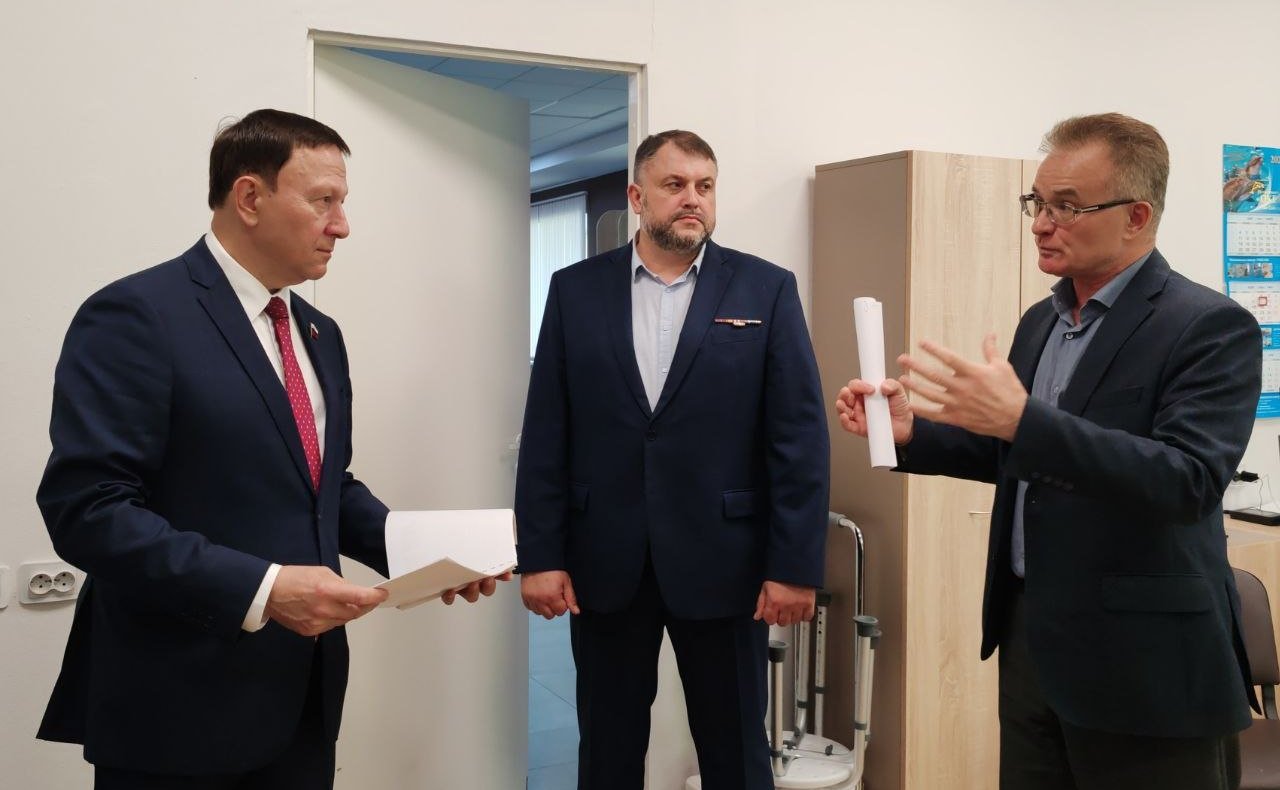 В ходе региональной недели Александр Ролик встретился с руководством и сотрудниками Приморского отделения фонда «Защитники Отечества»