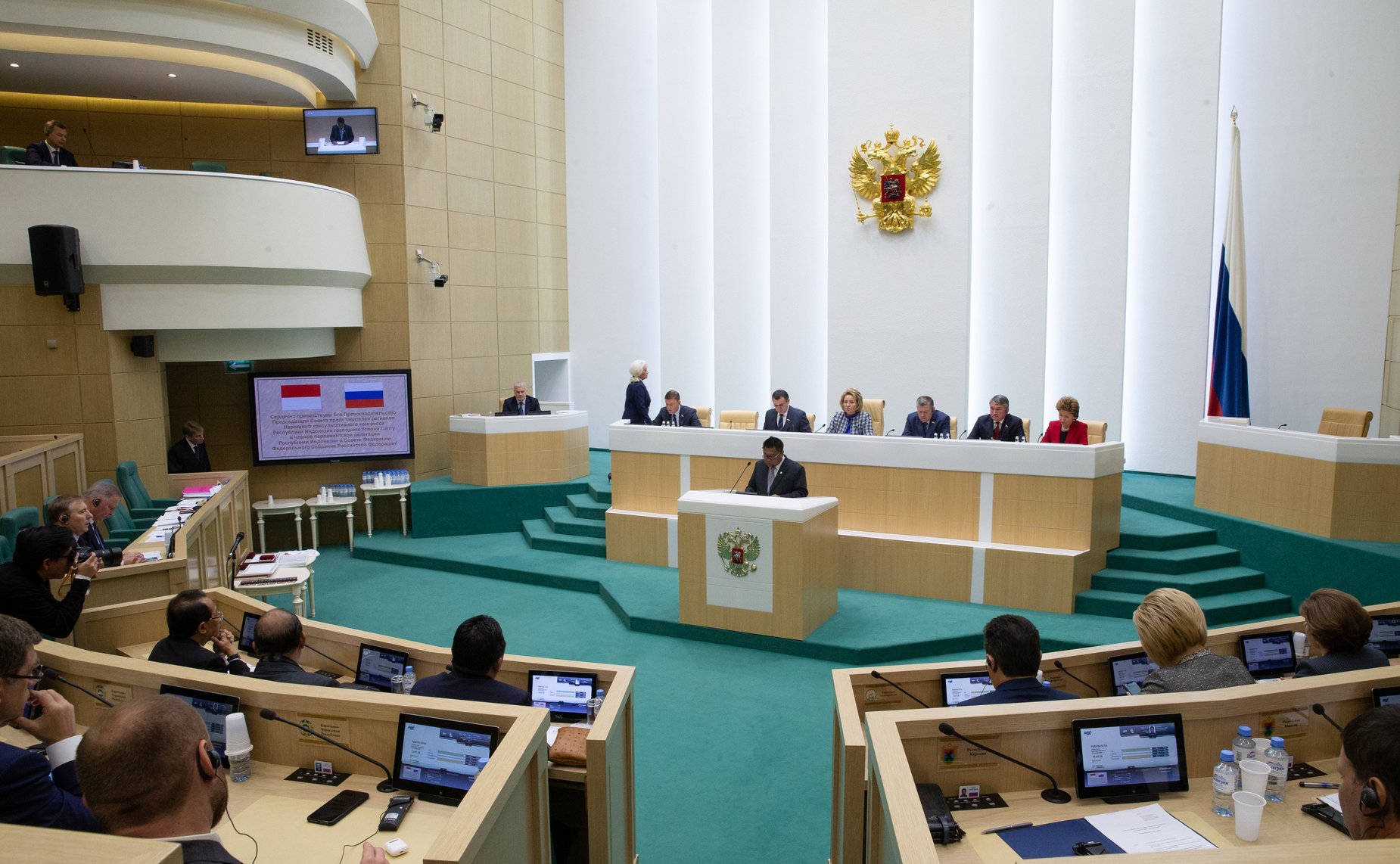 Председатель Совета представителей регионов Народного консультативного конгресса Индонезии Усман Сапта