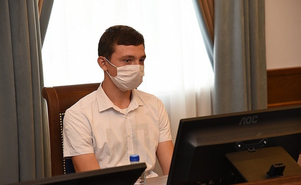 Ирина Рукавишникова вручила награду и поощрения СФ юным героям Ростовской области