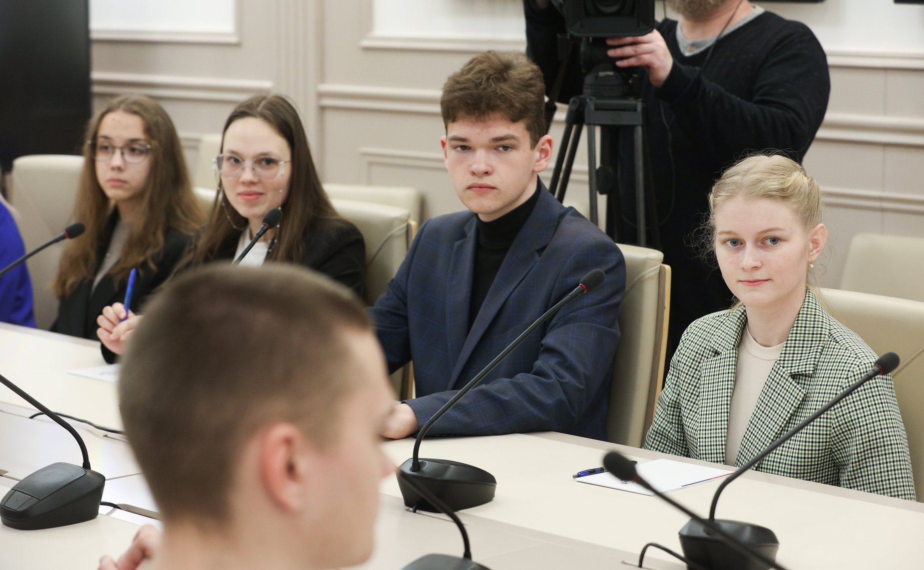 Анатолий Артамонов встретился в Совете Федерации со школьникам из Людиновского района Калужской области