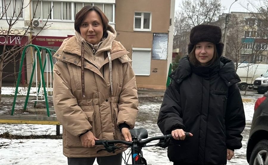 Александр Никитин помог исполнить новогоднюю мечту Елизаветы Гринчук из Тамбова, которая давно мечтала о велосипеде