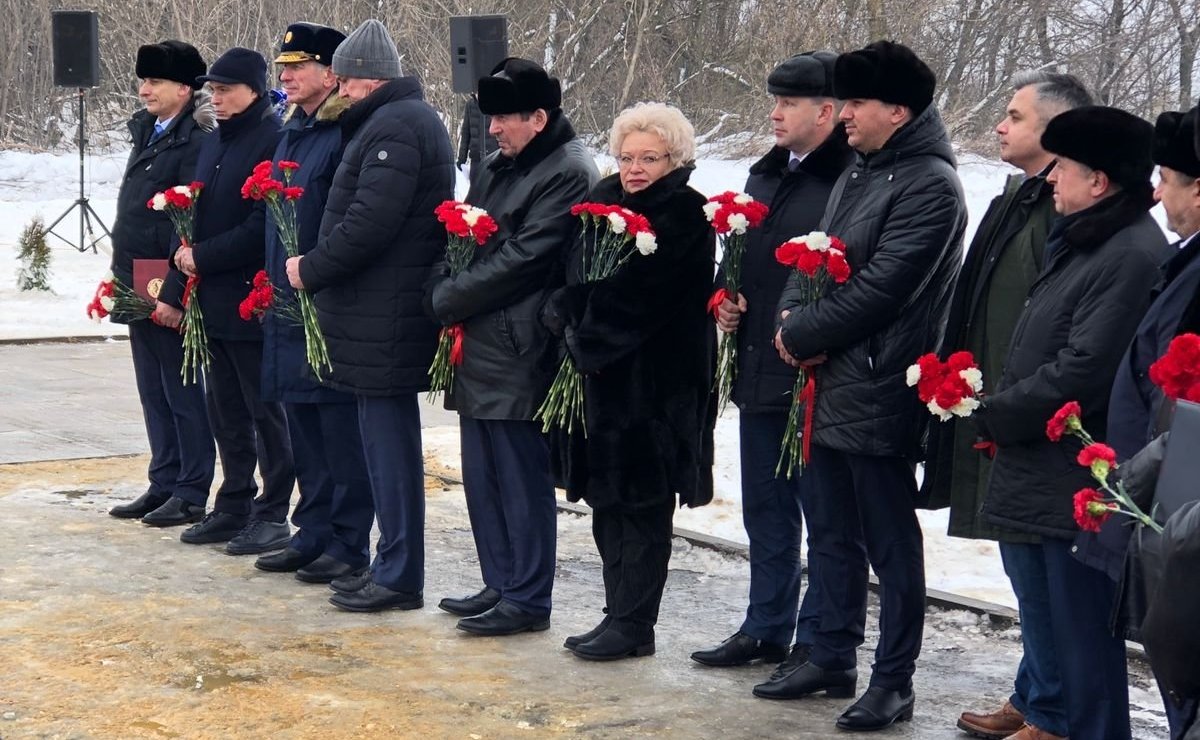Оксана Хлякина приняла участие в памятных мероприятиях, посвященных 30-летию подвига Героя России, генерал-майора авиации Суламбека Осканова