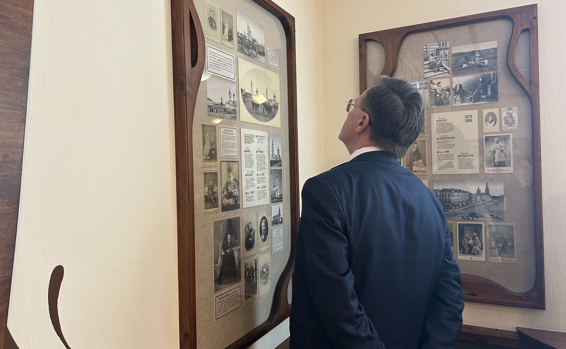 Сергей Рябухин в ходе рабочей поездки посетил музей «Симбирская фотография» где открылась новая выставка «Крылья»