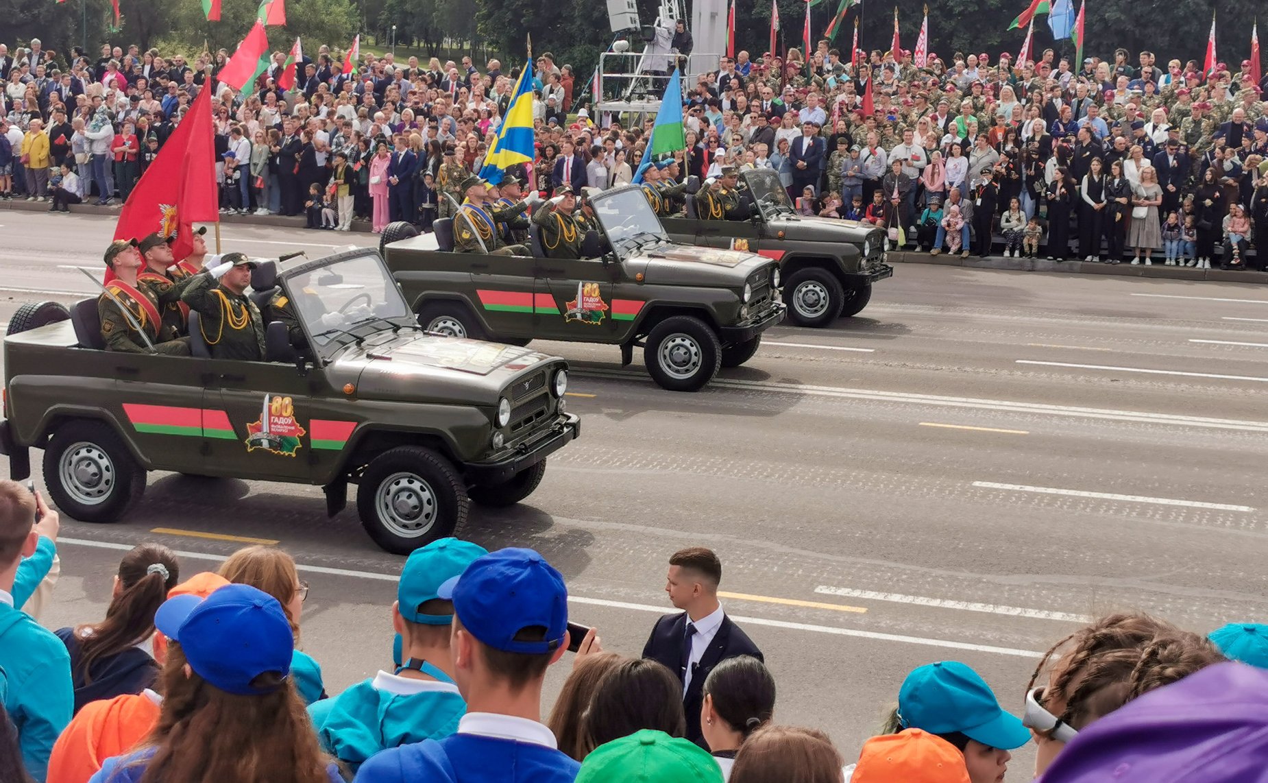 В Минске участники проекта «Поезд Памяти» стали зрителями торжественного парада, посвященного 80-летию освобождения Беларуси