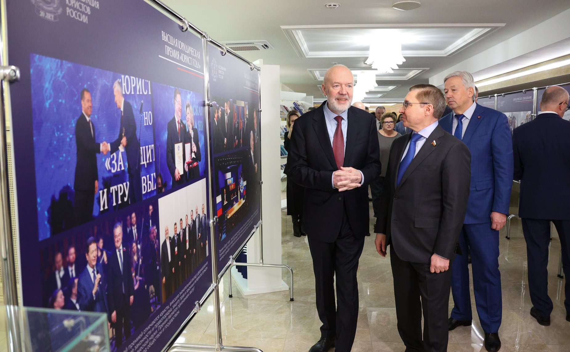 Андрей Клишас открыл выставку, посвященную 20-летию Ассоциации юристов России