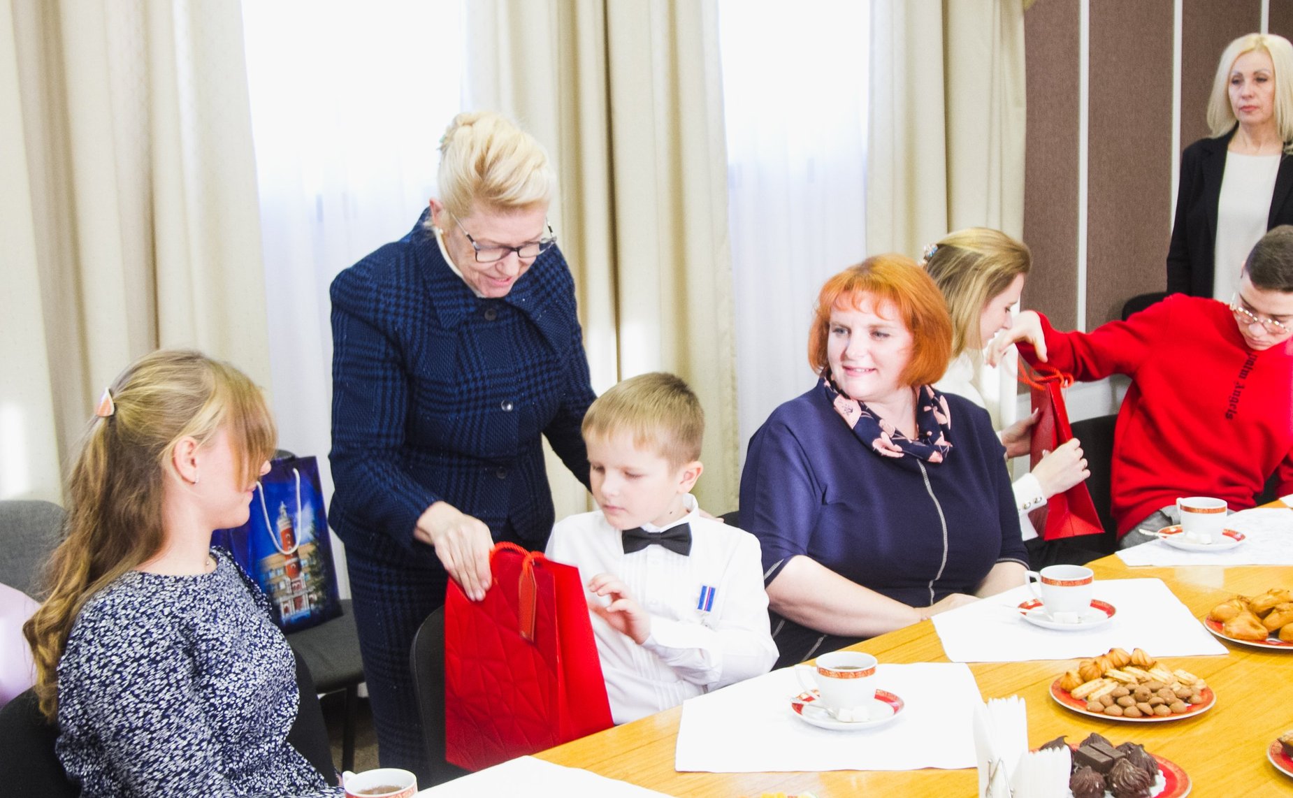 В рамках Всероссийского гражданско-патриотического проекта «Дети-герои», реализуемого Советом Федерации Федерального Собрания Российской Федерации, в 2022 году памятной медалью Совета Федерации «За проявленное мужество» награждены 4 юных омича