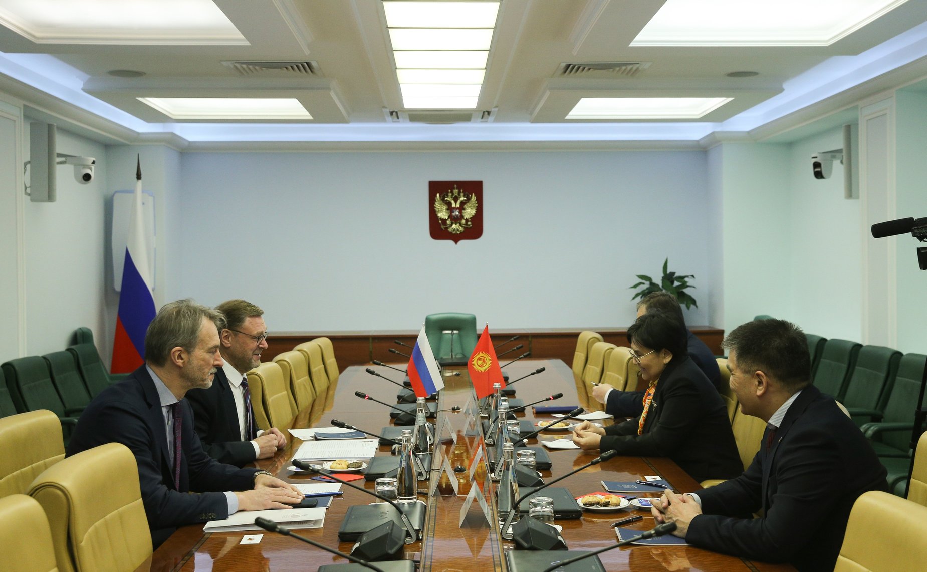 Встреча заместителя Председателя СФ Константина Косачева с Чрезвычайным и Полномочным Послом Киргизской Республики в РФ