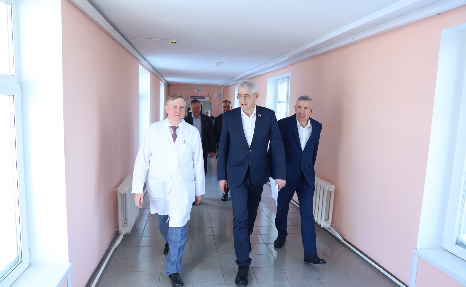 Виктор Калашников посетил краевой клинический центр онкологии в Хабаровске