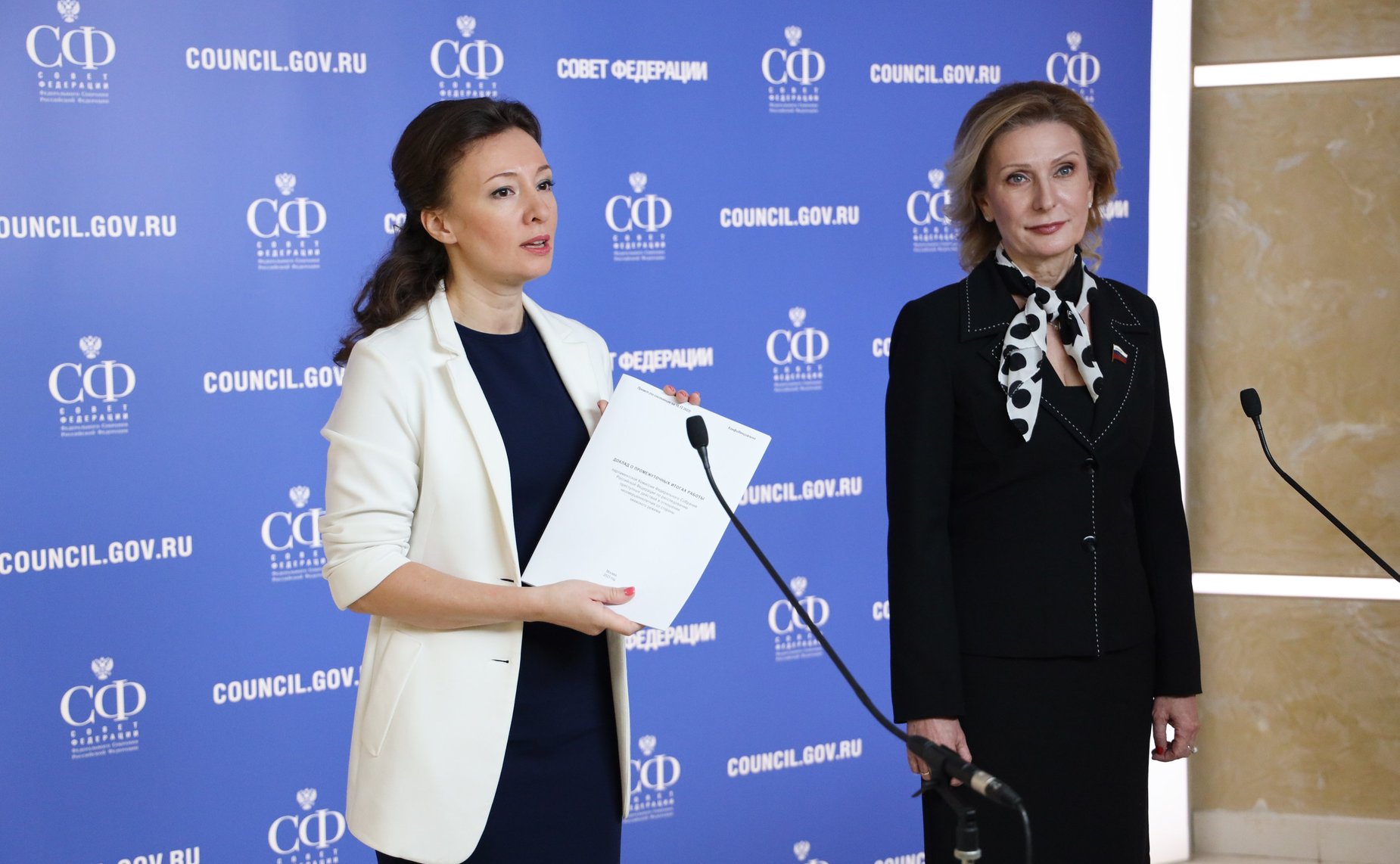 Пресс-подход Инны Святенко и Анны Кузнецовой по итогам заседания парламентской комиссии по расследованию преступных действий в отношении несовершеннолетних со стороны киевского режима