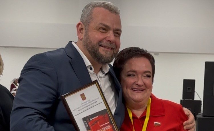 Лариса Мельник выступила перед участницами Первого съезда сестёр милосердия Крыма и Новороссии