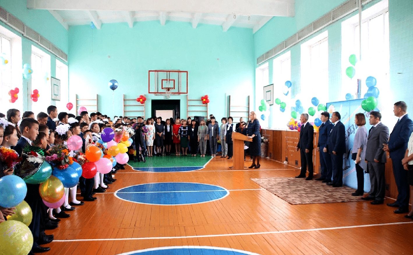 Лилия Гумерова приняла участие в торжественной линейке, посвященной Дню знаний и открытию школы с детским садом в г. Баймаке