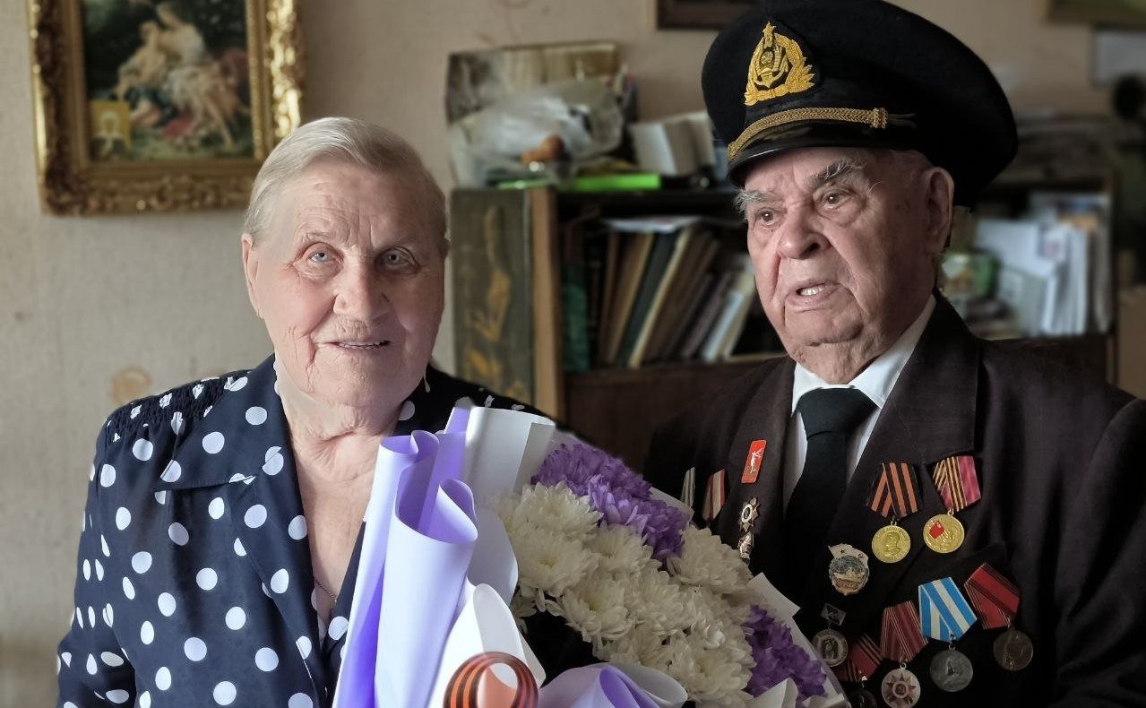 Михаил Белоусов поздравил семью тамбовчан с 70-летним юбилеем совместной жизни