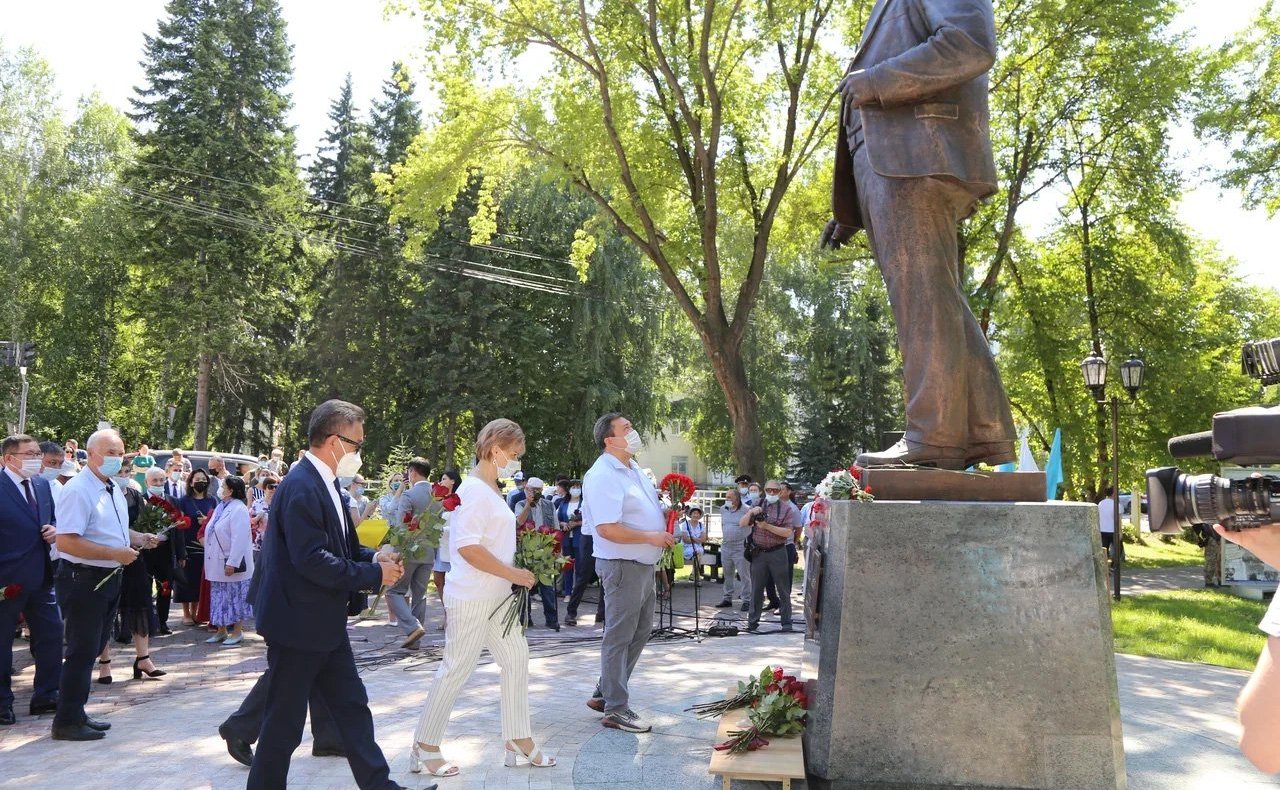 Татьяна Гигель приняла участие в открытии памятника первому главе Республики — председателю Горно-Алтайского облисполкома, председателю Государственного Собрания – Эл Курултай Валерию Чаптынову