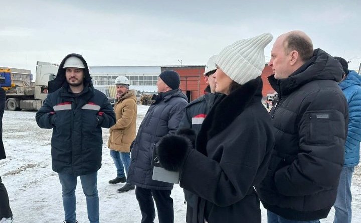 Маргарита Павлова в ходе работы в регионе посетила одно из машиностроительных предприятий, производящих тяжелую гусеничную технику и специальную технику