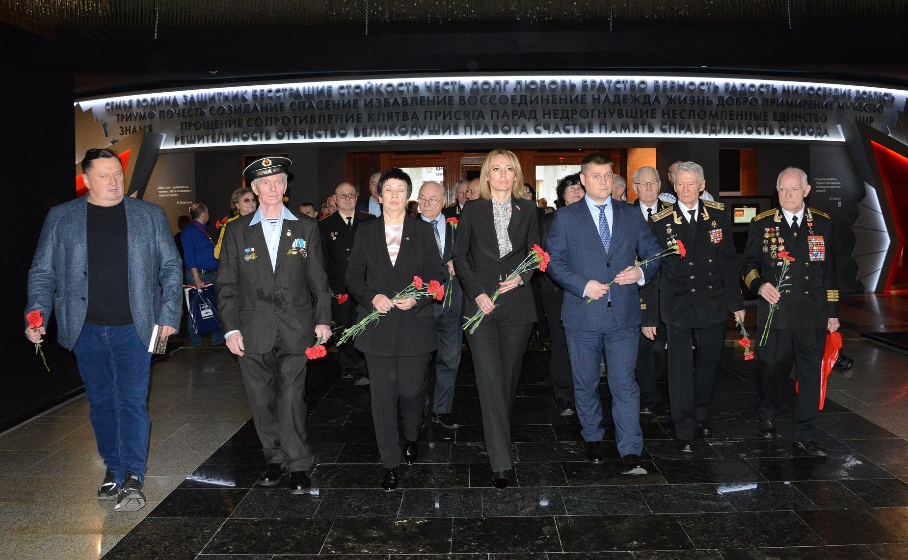 Татьяна Сахарова на Поклонной горе в Москве приняла участие в торжественном мероприятии, посвященном 70-летию закладки легкого крейсера «Мурманск»