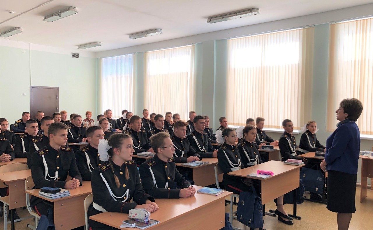 Екатерина Алтабаева в ходе поездки в регион встретилась с воспитанниками Севастопольского кадетского корпуса Следственного комитета РФ им. В.И. Истомина