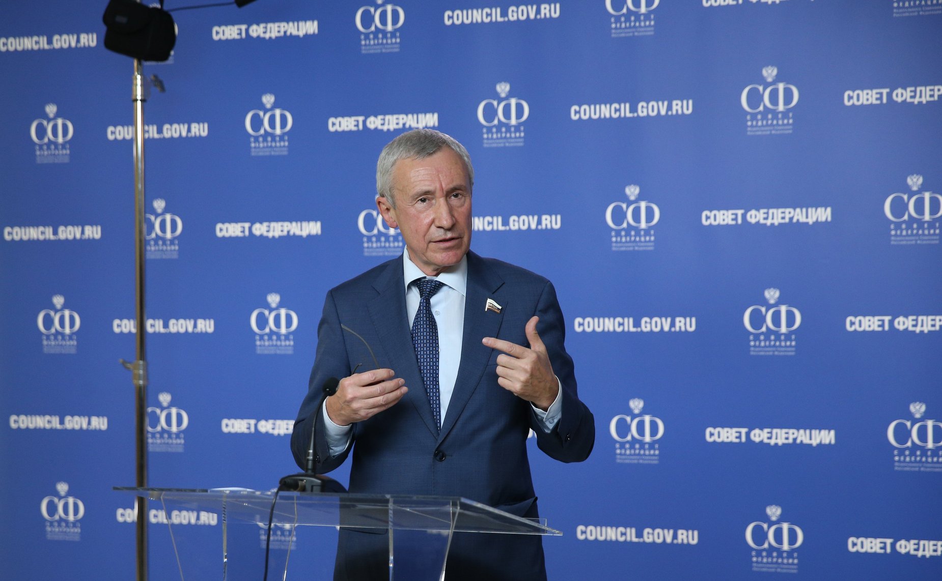 Брифинг председателя Временной комиссии СФ по защите государственного суверенитета и предотвращению вмешательства во внутренние дела РФ Андрея Климова