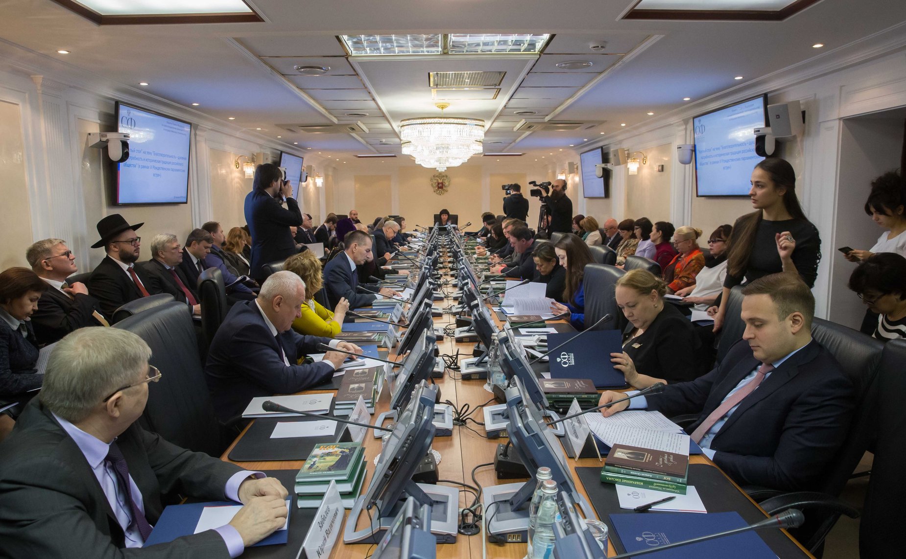 «Круглый стол» в СФ на тему «Благотворительность – духовная потребность и историческая традиция российского общества»