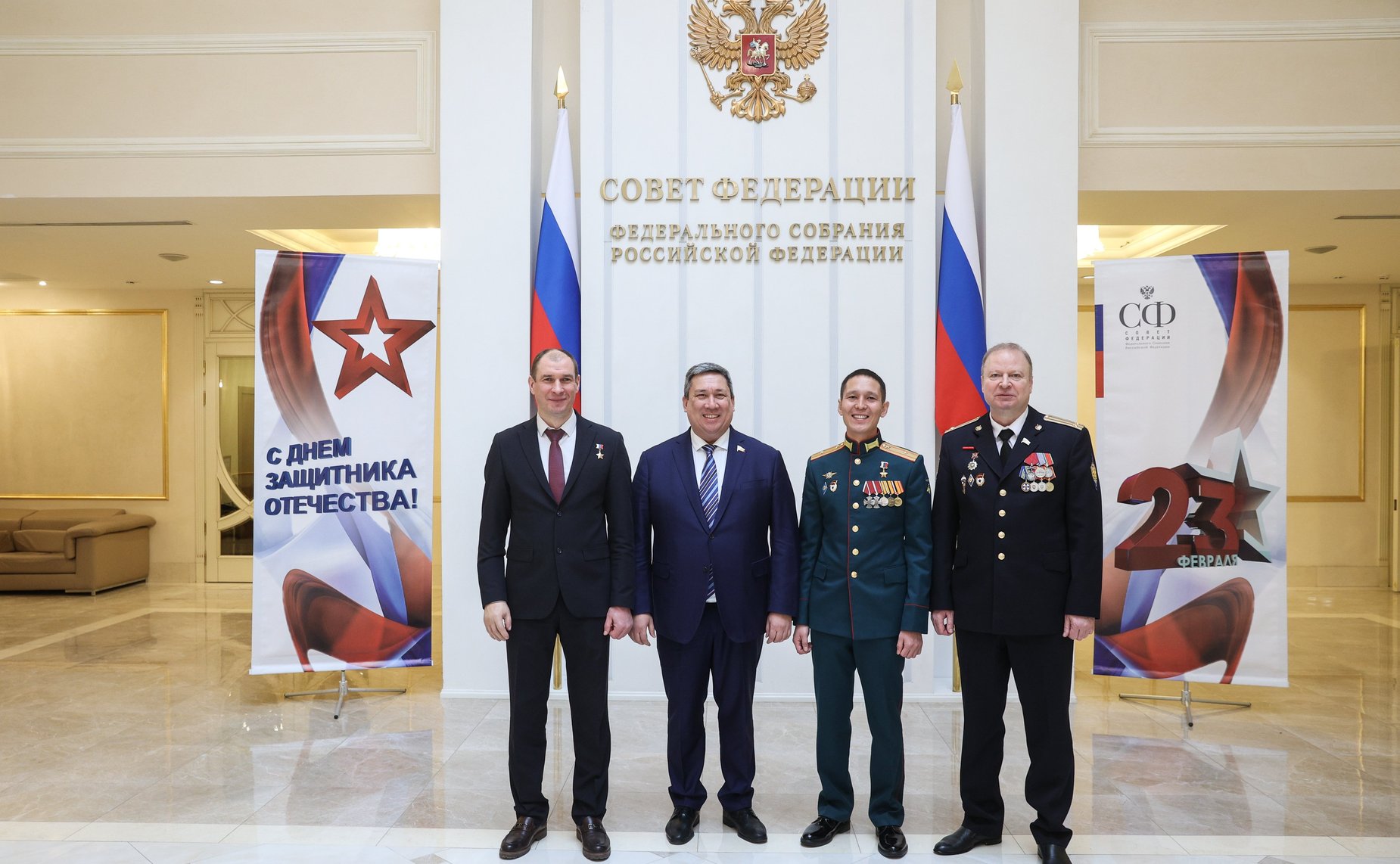 Владимир Полетаев пригласил Героя России Амыра Аргамакова из Республики Алтай в Совет Федерации, где лично поздравил его с присвоением высшего звания за заслуги перед государством и народом