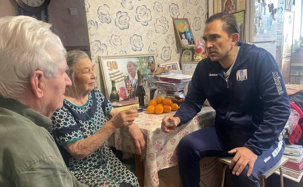 Андрей Хапочкин поздравил с наступившим Новым годом и Рождеством ветеранов Великой Отечественной войны