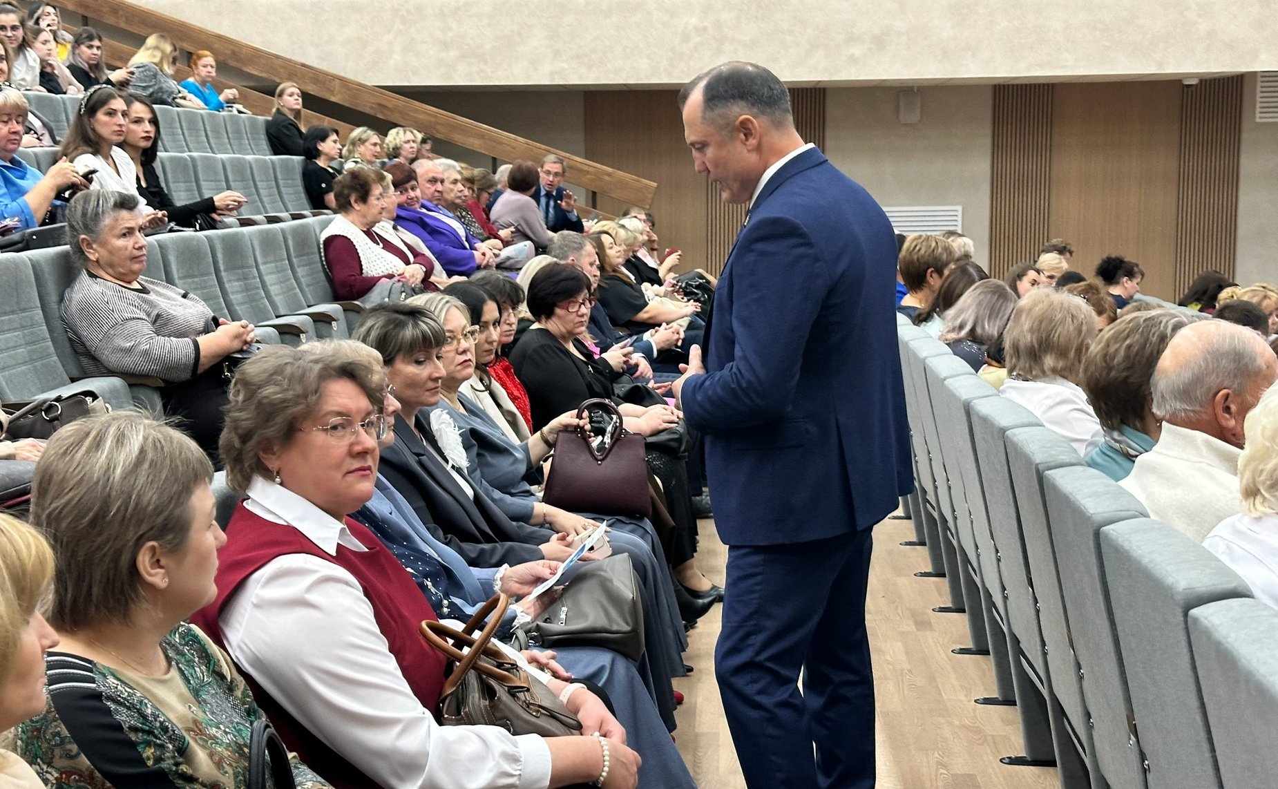 Игорь Мурог принял участие в торжественных мероприятиях, посвященных Международному дню учителя