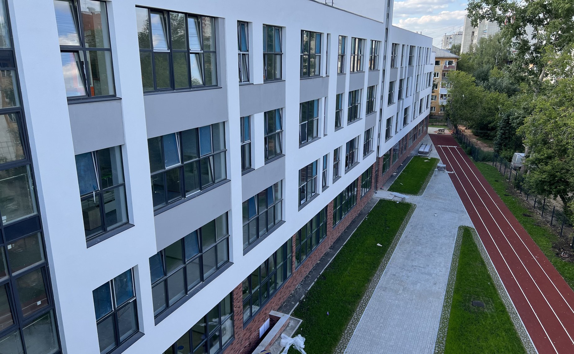 Виктор Шептий проинспектировал ход строительства гимназии в Екатеринбурге