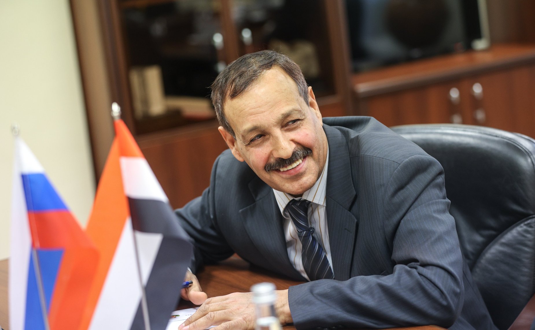 Ильяс Умаханов провел встречу с Чрезвычайным и Полномочным Послом Йеменской Республики в Российской Федерации