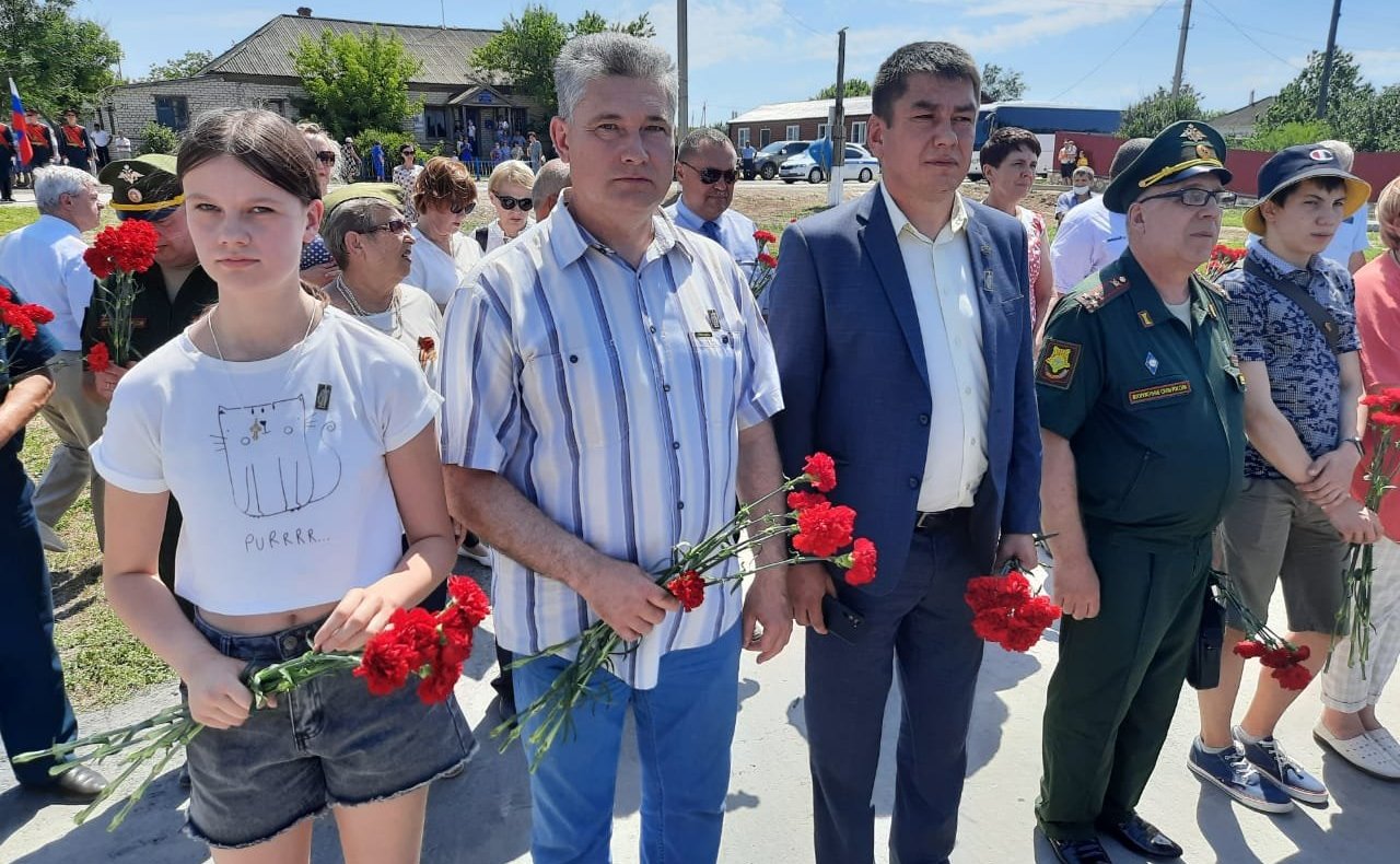 Сергей Михайлов в День памяти и скорби принял участие в торжественном митинге по случаю открытия в хуторе Логовский Волгоградской области Братской могилы советских воинов, погибших в ходе боёв на Клетском плацдарме в 1942 году