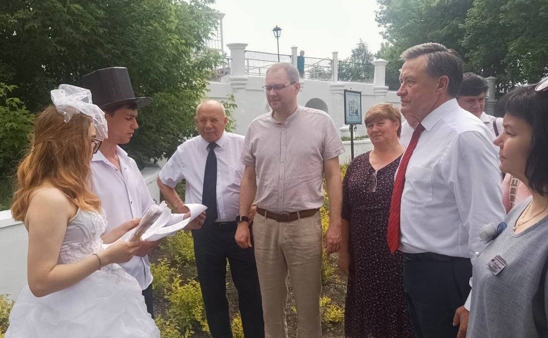 Сергей Рябухин в ходе поездки в регион принял участие в 57-м Всероссийском Пушкинском празднике поэзии в с. Языково Карсунского района