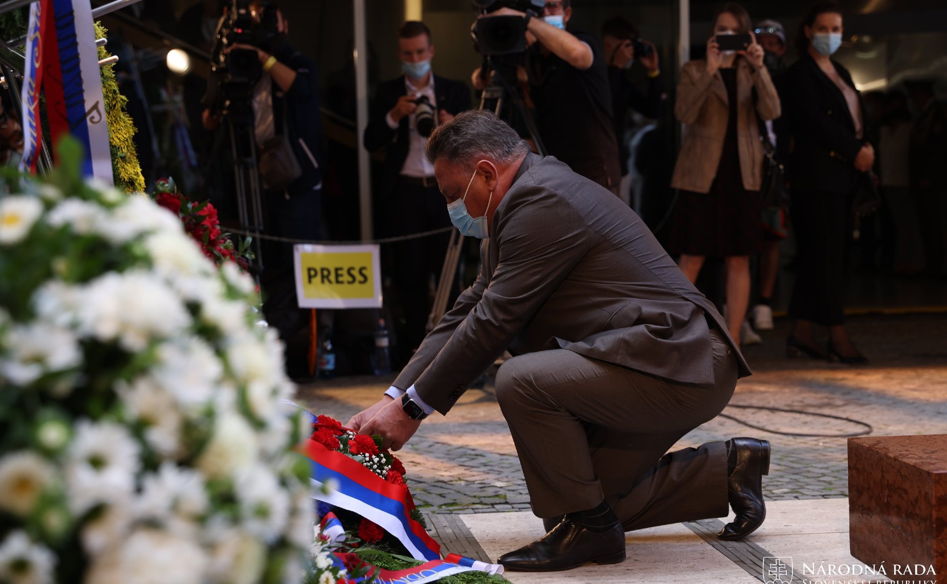 Делегация СФ совместно со словацкими депутатами возложила венок к мемориалу «Славин», посвященному воинам Советской армии, которые погибли за освобождение Словакии от фашистских захватчиков в годы Второй мировой войны