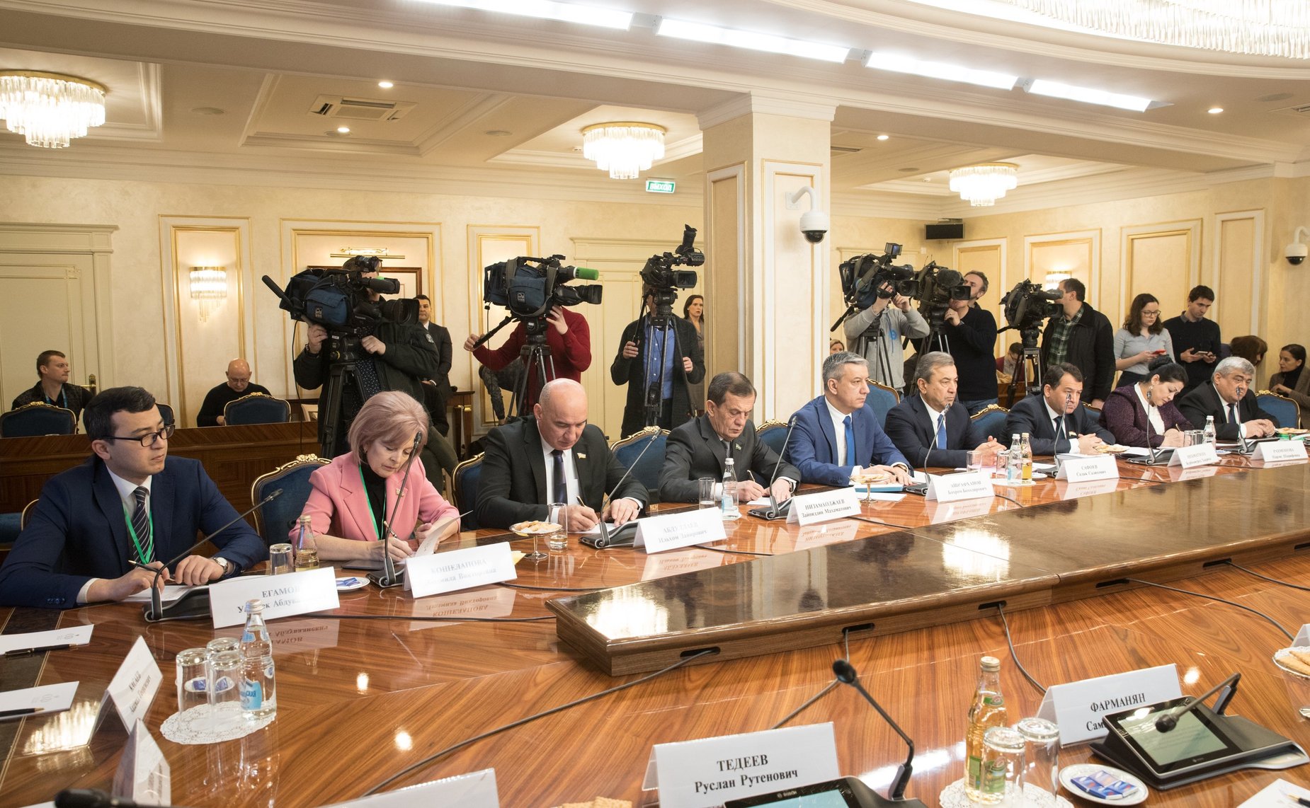 Встреча К. Косачева с наблюдателями от парламентов стран СНГ