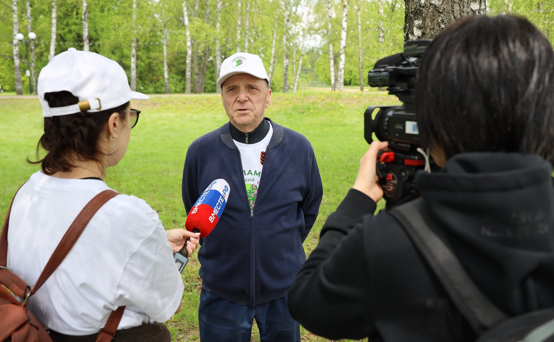 В Год защитника Отечества и 80-летия Победы в Великой Отечественной войне 1941–1945 годов сенаторы РФ и сотрудники Аппарата СФ провели акцию «Сад Памяти» — высадили 250 кустов сирени в музее-заповеднике «Горки Ленинские»
