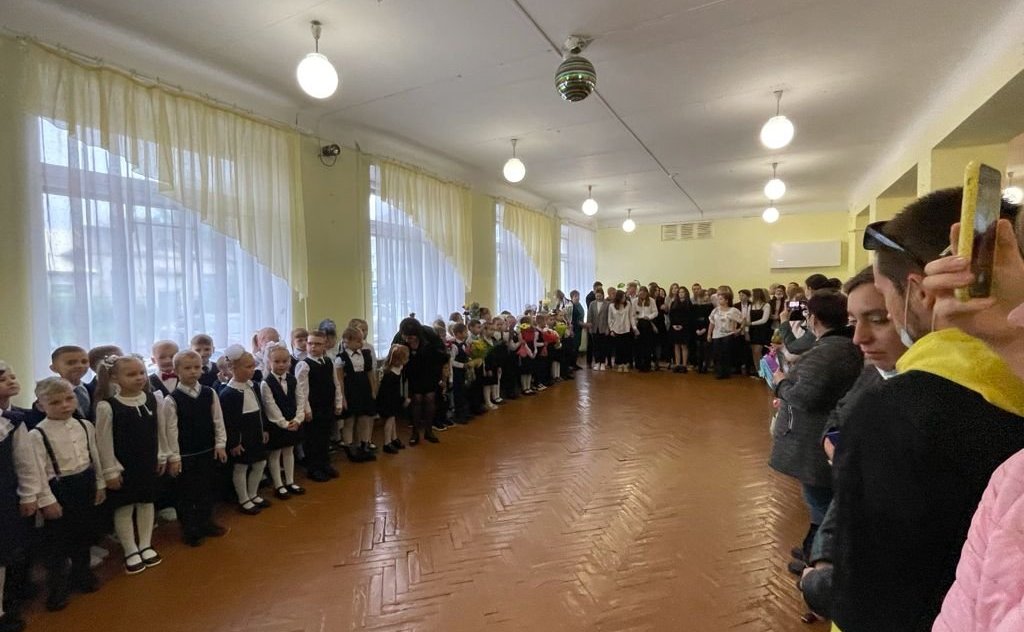 Виктор Новожилов поздравил учеников Вельской школы номер три с Днем знаний