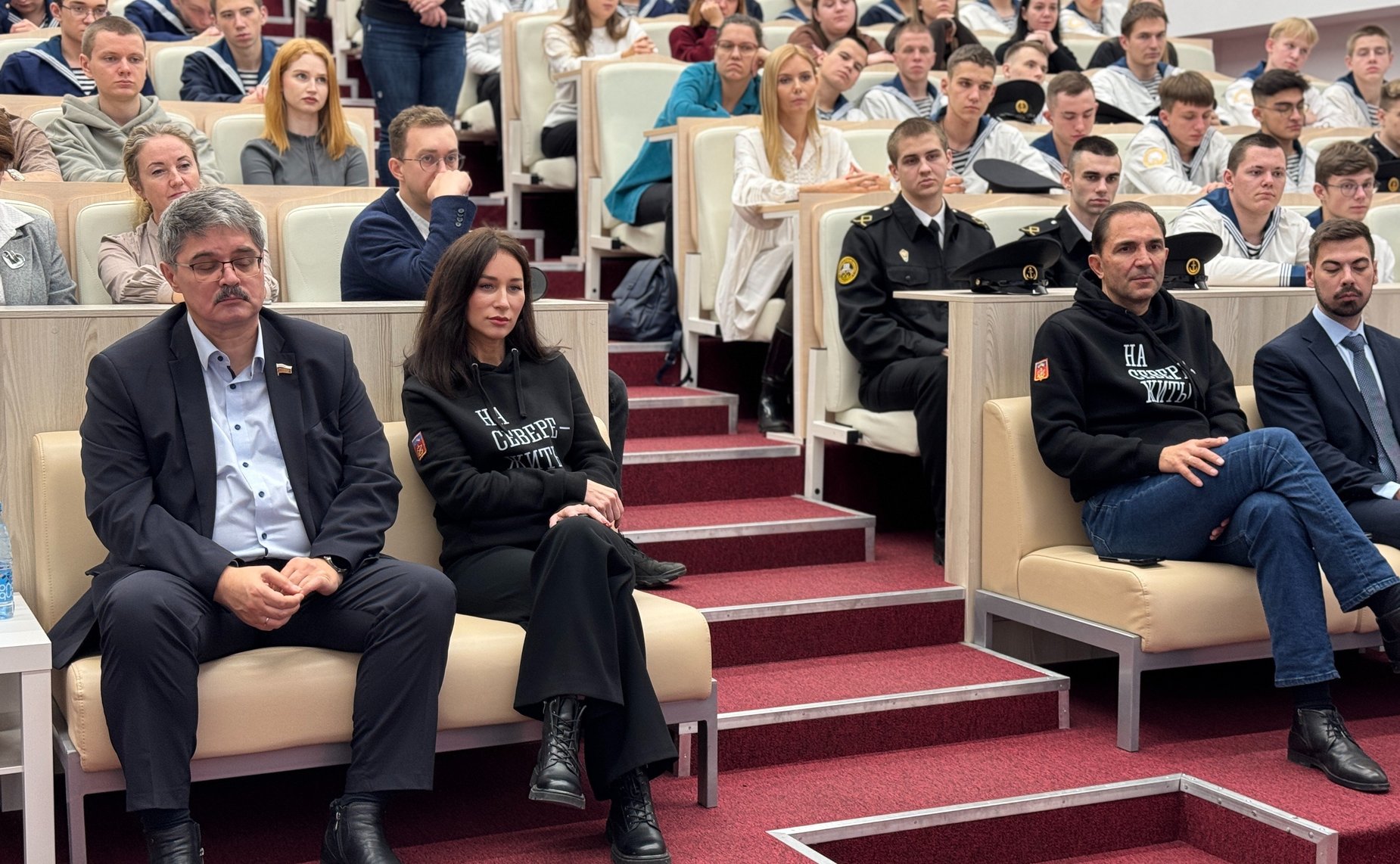 Во встрече со студентами Мурманского арктического университета приняли участие сенаторы РФ Анатолий Широков, Елена Дягилева, Виктор Кресс, Анна Отке и Андрей Хапочкин