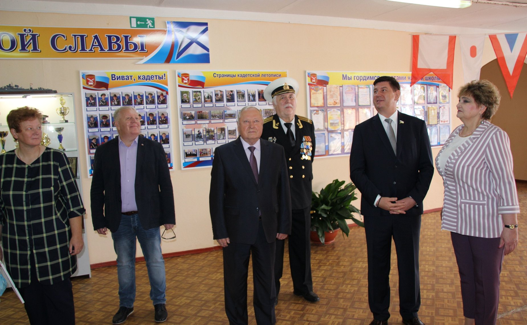 Виктор Смирнов в День знаний посетил школу № 1 г. Кинешмы и принял участие в открытии зала кадетской славы