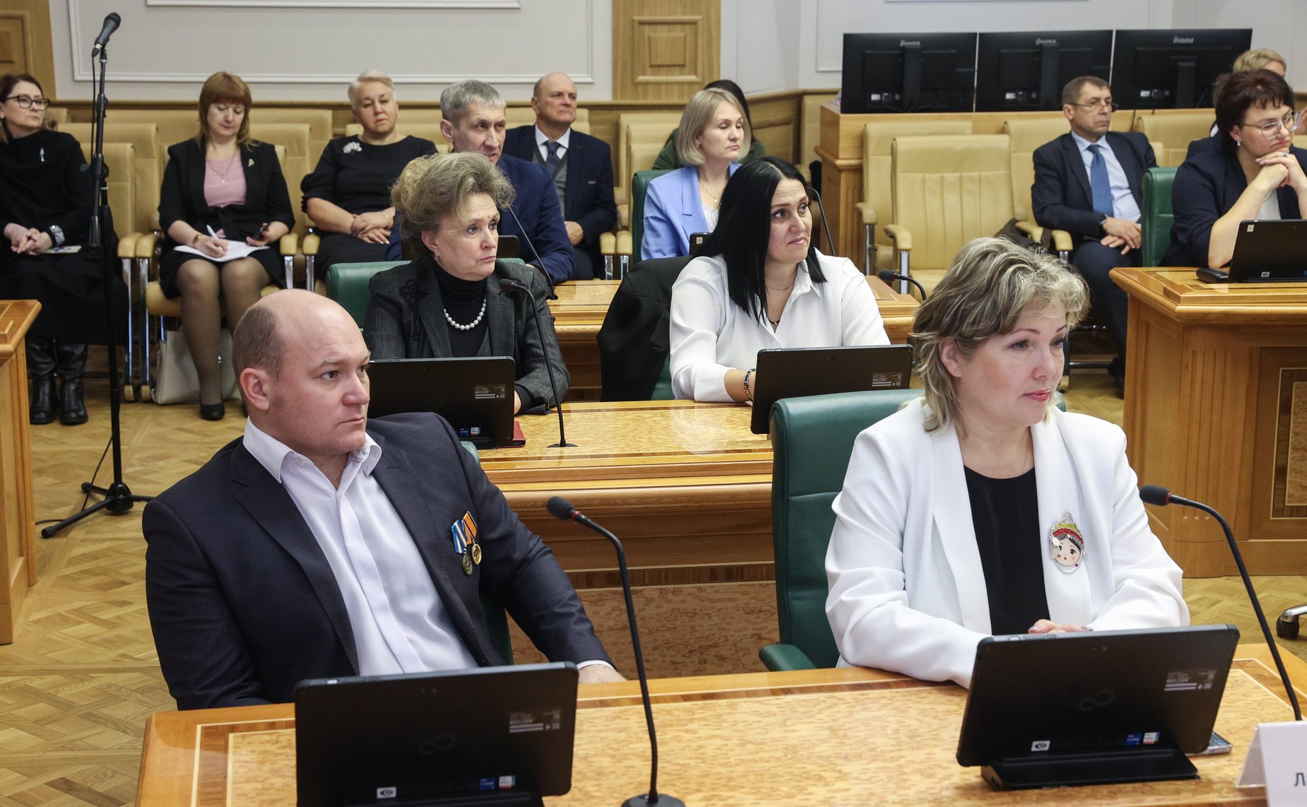 В Совете Федерации наградили лидеров ХII Всероссийской акции «Добровольцы – детям»