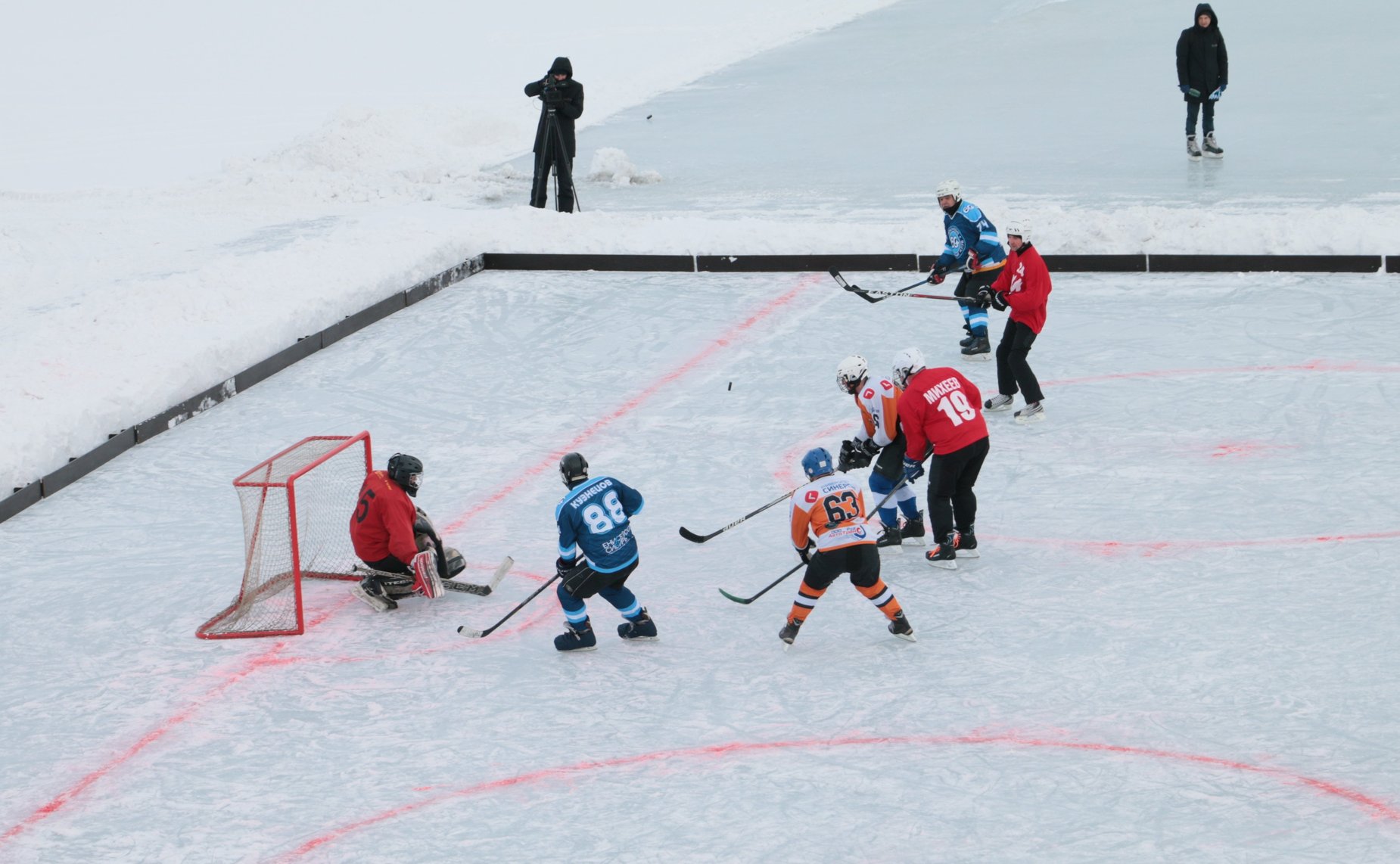 Открытие хоккейного турнира, который проводился на территории курорта «Озеро Шира»