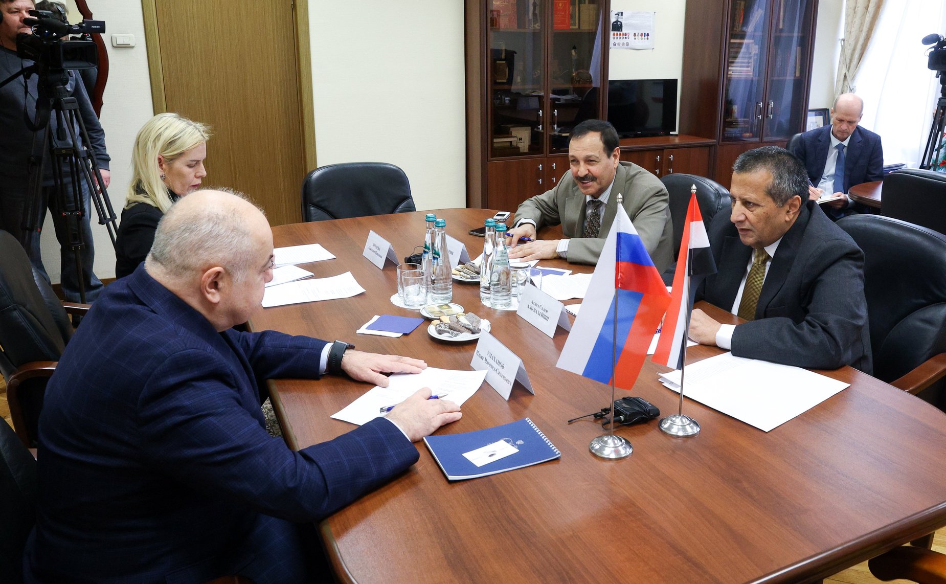 Ильяс Умаханов провел встречу с Чрезвычайным и Полномочным Послом Йеменской Республики в Российской Федерации