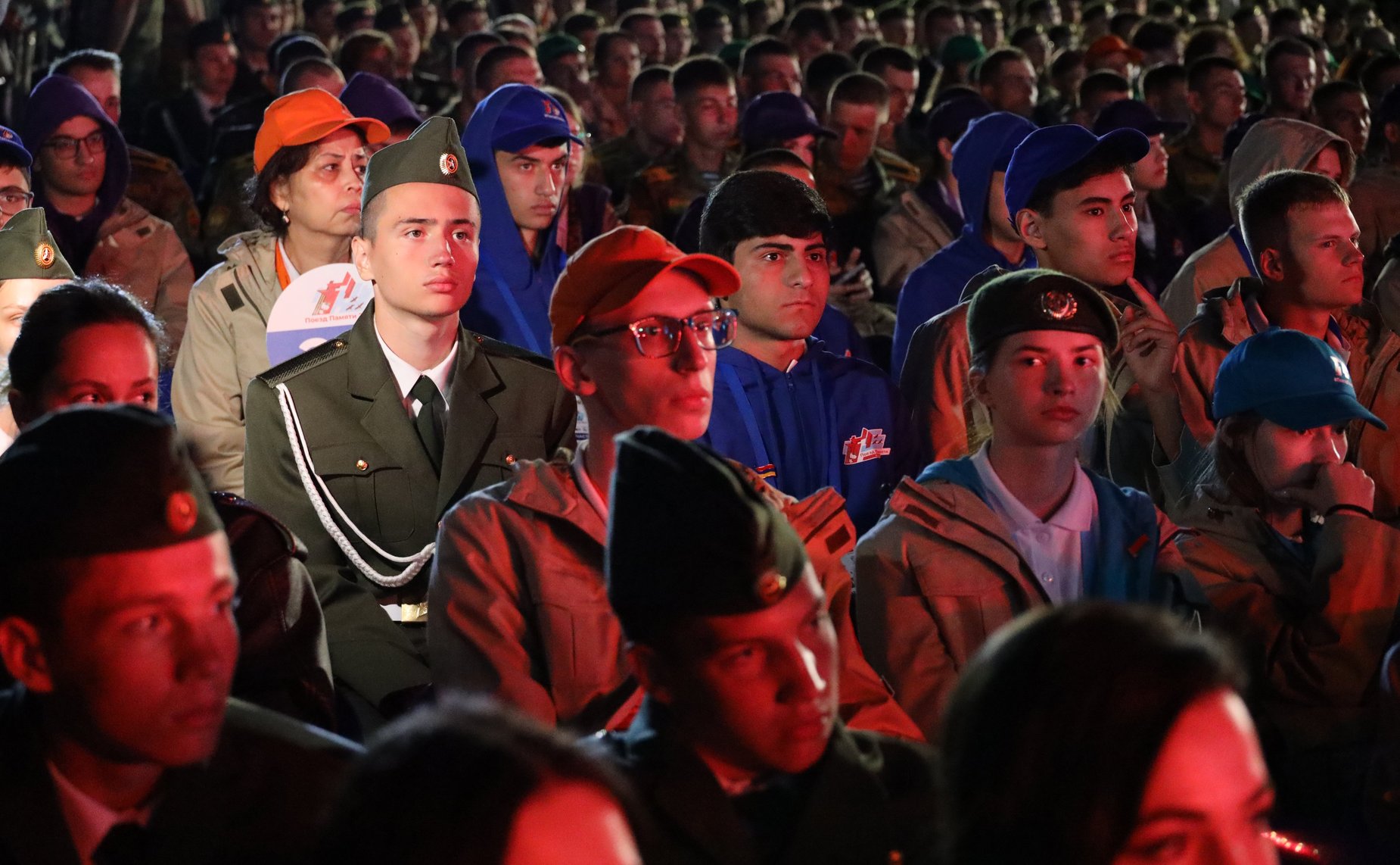 В память о событиях Великой Отечественной войны в ночь на 22 июня прошел митинг-реквием, в котором участвовали как школьники, прибывшие на «Поезде Памяти»
